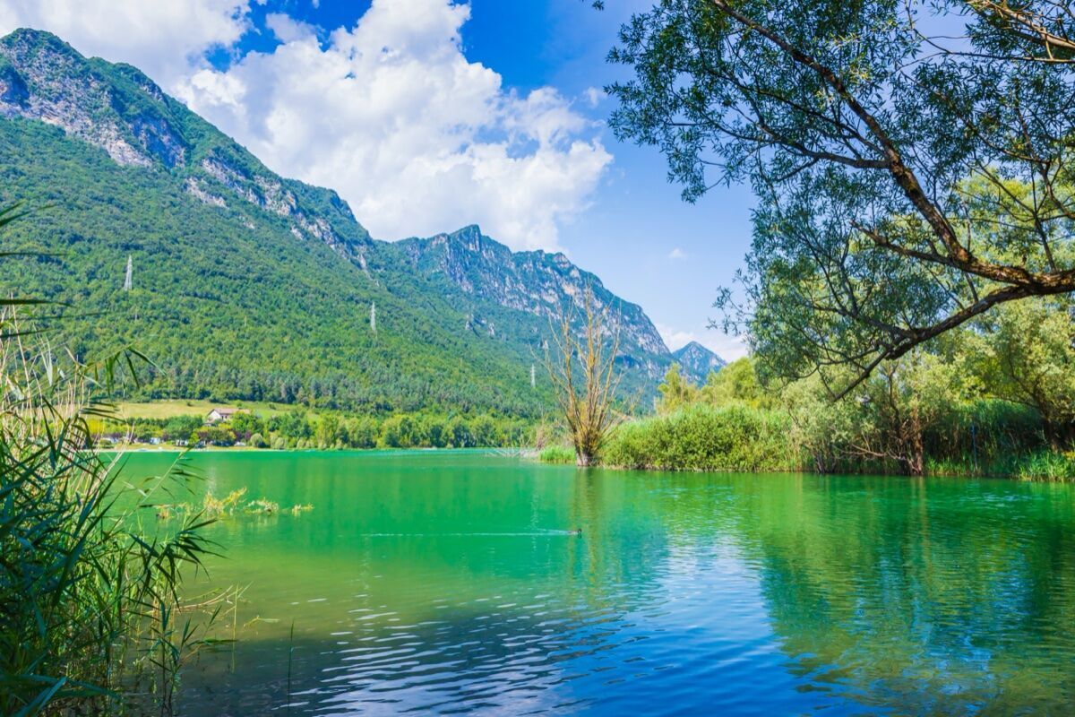 Passeggiata con Tour in battello sul Lago d'Idro desktop picture