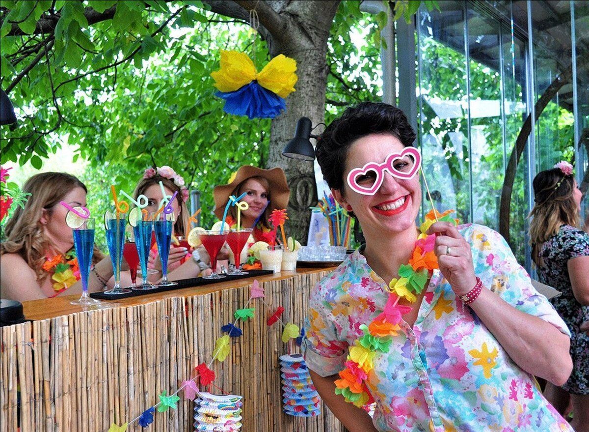 Fine settimana al Lago di Garda: festa Hawaiana in piscina con cena e Dj set Fine settimana al Lago di Garda: festa Hawaiana in piscina con cena e Dj set desktop picture