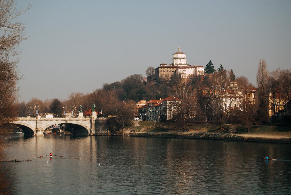 Passeggiata a Torino tre le Ville storiche di Borgo Crimea Passeggiata a Torino tre le Ville storiche di Borgo Crimea desktop picture