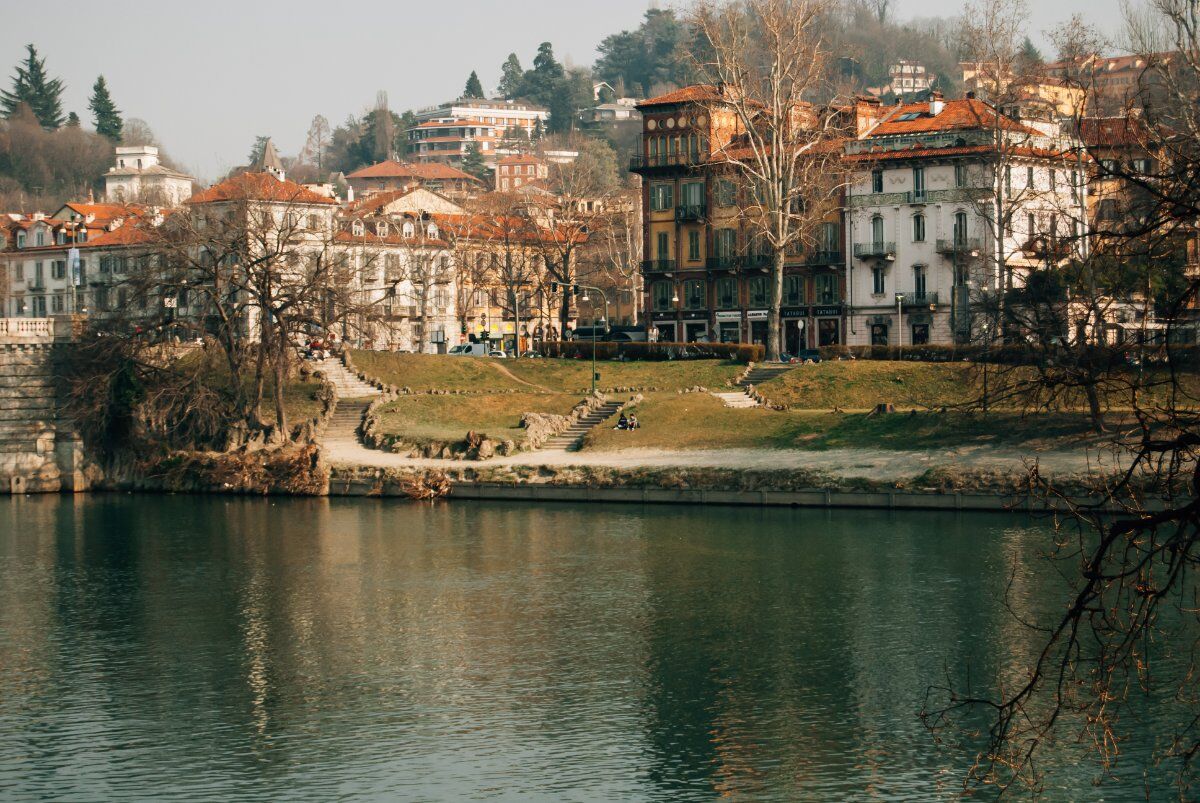 Passeggiata a Torino tre le Ville storiche di Borgo Crimea desktop picture