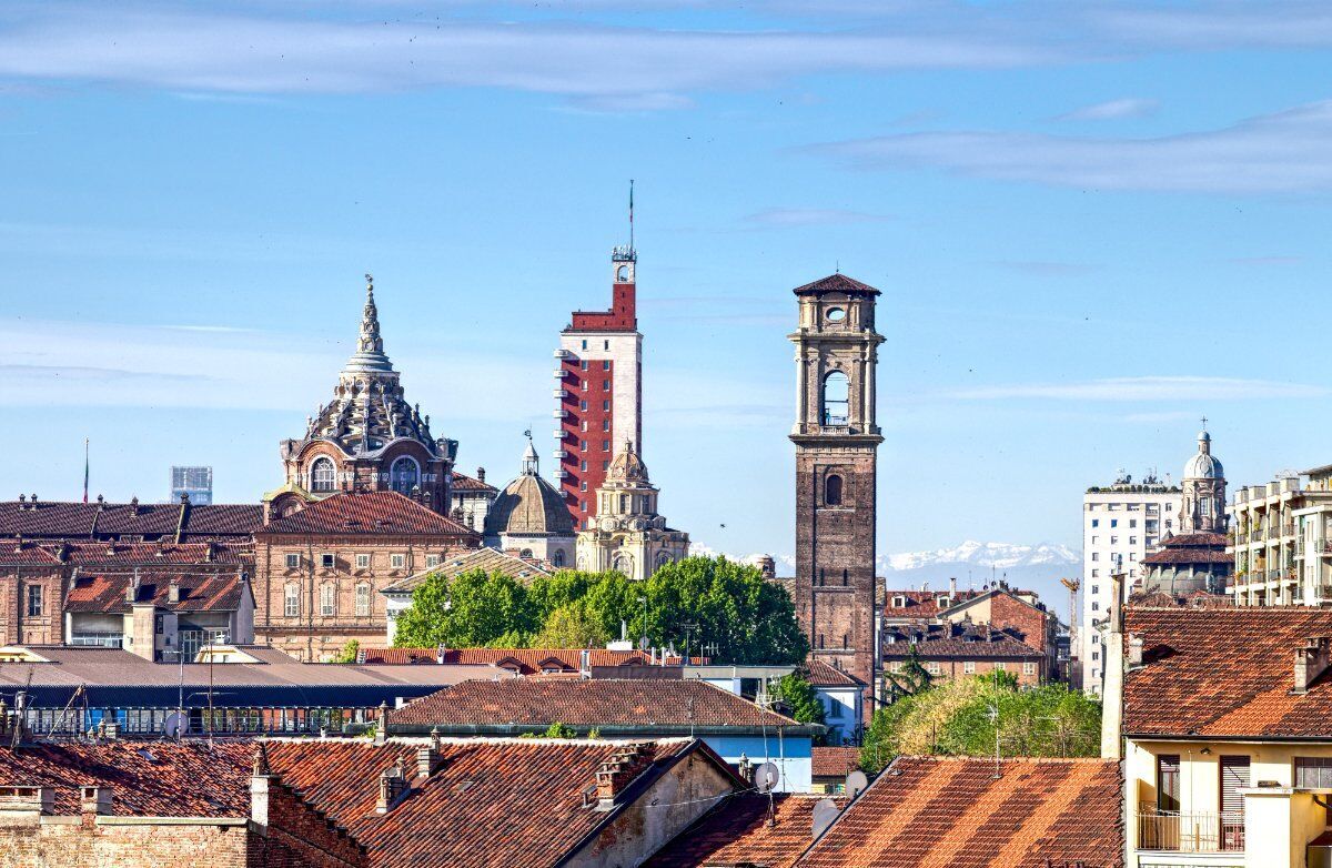 Torino insolita: Passeggiata tra gli arredi urbani della città desktop picture