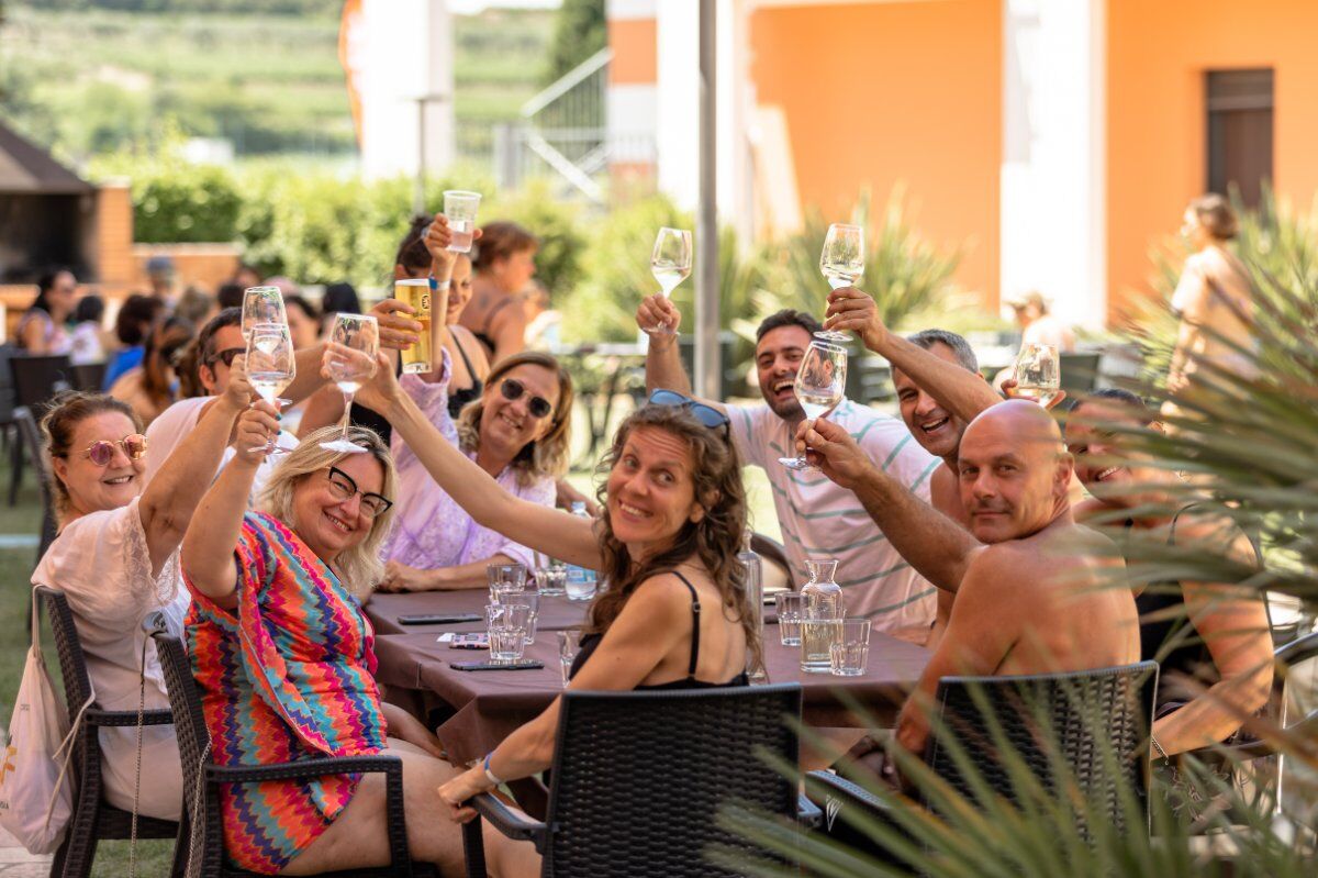 Festa di Ferragosto: piscina, musica e divertimento Festa di Ferragosto: piscina, musica e divertimento desktop picture