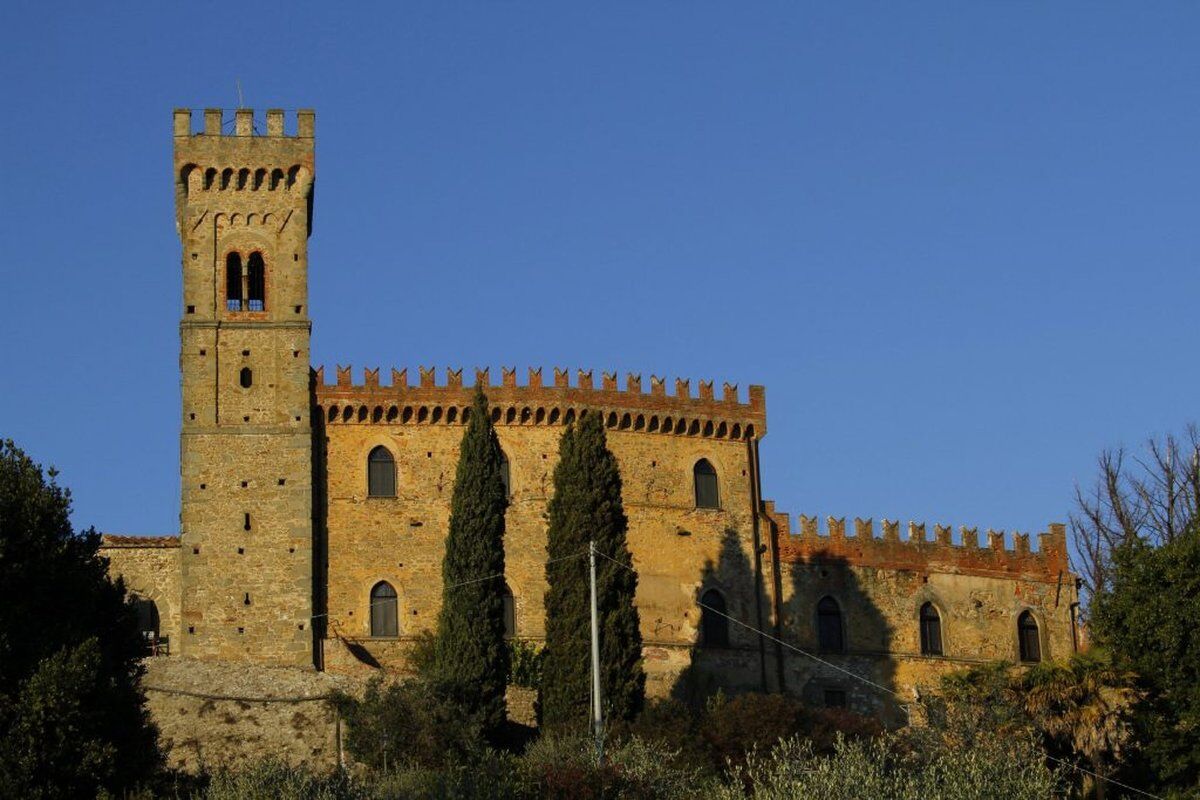 Notte di San Lorenzo: camminata serale e picnic al Castello di Cozzile desktop picture