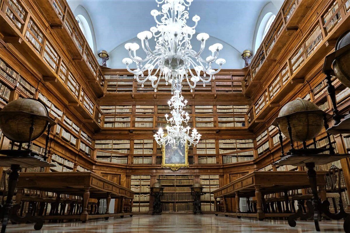 Tour a Mantova: la Biblioteca Teresiana e il Museo dei Vigili del Fuoco Tour a Mantova: la Biblioteca Teresiana e il Museo dei Vigili del Fuoco desktop picture