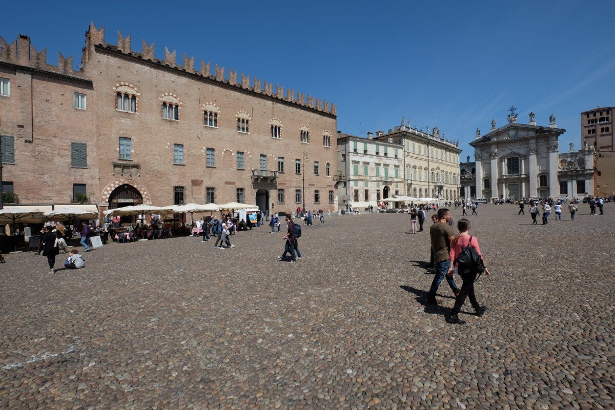Tour a Mantova: la Biblioteca Teresiana e il Museo dei Vigili del Fuoco desktop picture