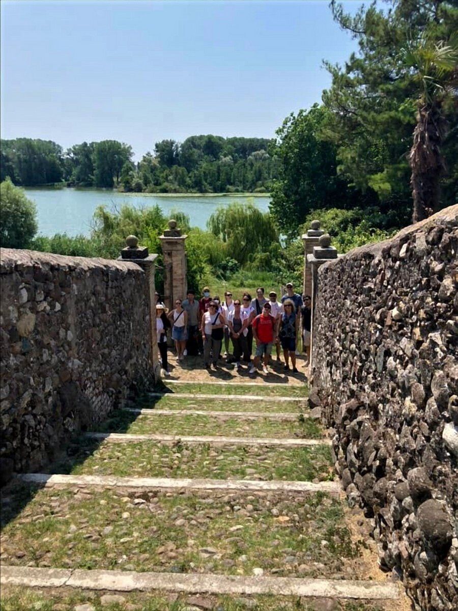 Passeggiata a Castellaro Lagusello: un borgo da favola e il festival di Astronomia desktop picture