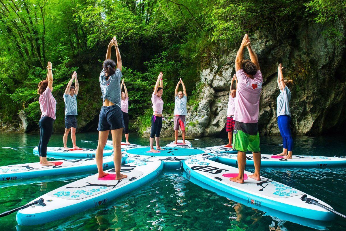 Sup Yoga immersi nella natura del Canyon Park di Scesta desktop picture