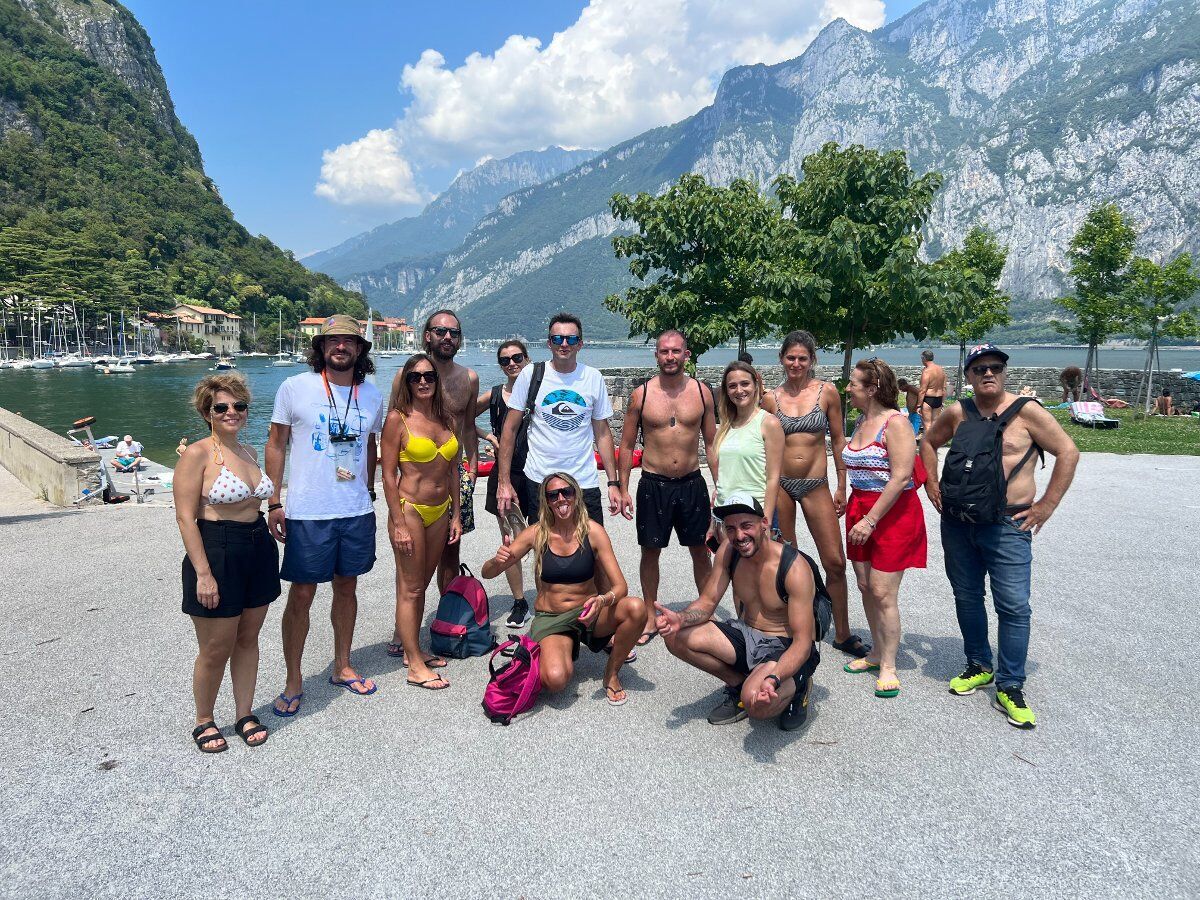 Tour in Kayak sul lago di Como costeggiando il monte Moregallo desktop picture