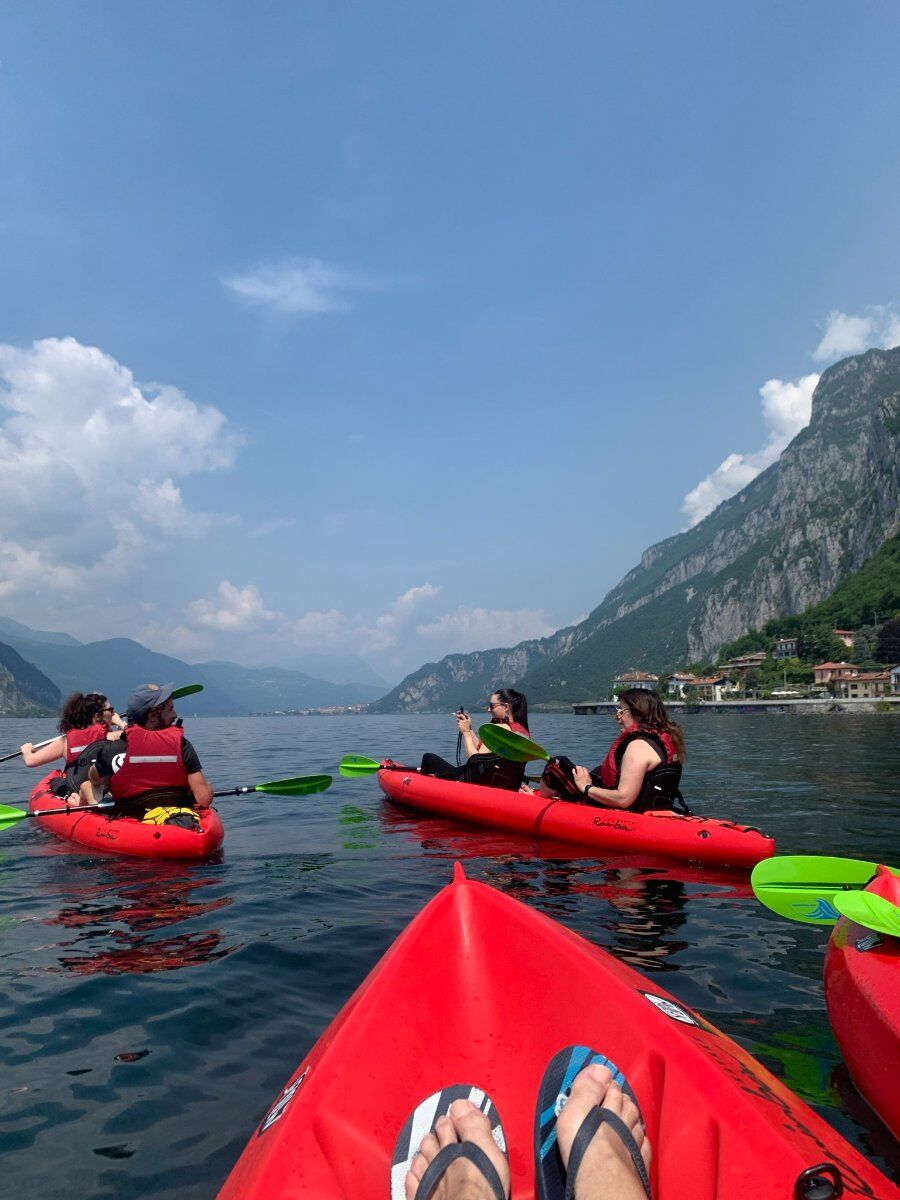 Tour in Kayak sul lago di Como costeggiando il monte Moregallo Tour in Kayak sul lago di Como costeggiando il monte Moregallo desktop picture