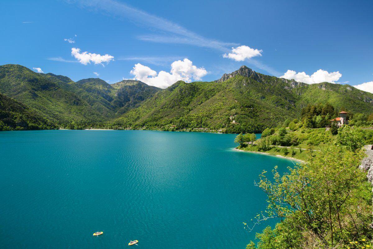 Meeters Family: Passeggiata nel Bosco incantato sul lago di Ledro desktop picture