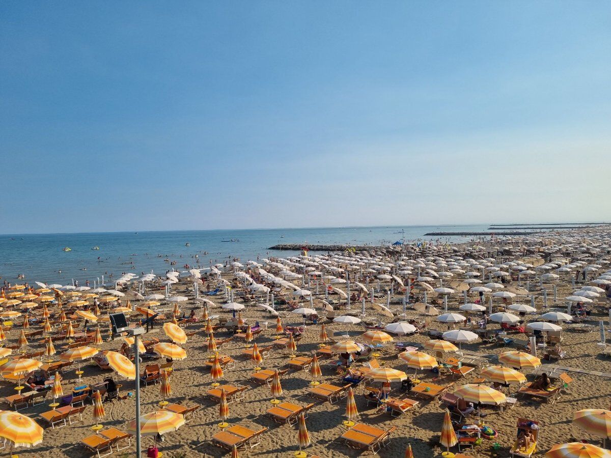 Weekend in spiaggia a Caorle con Cena di Pesce Weekend in spiaggia a Caorle con Cena di Pesce desktop picture