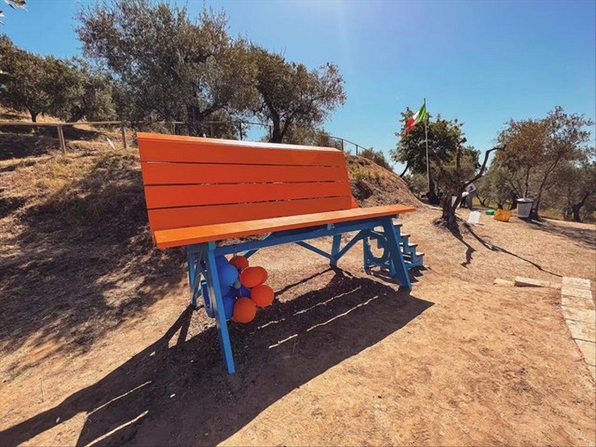 Passeggiata serale alla Panchina Gigante con bagno in piscina Passeggiata serale alla Panchina Gigante con bagno in piscina desktop picture