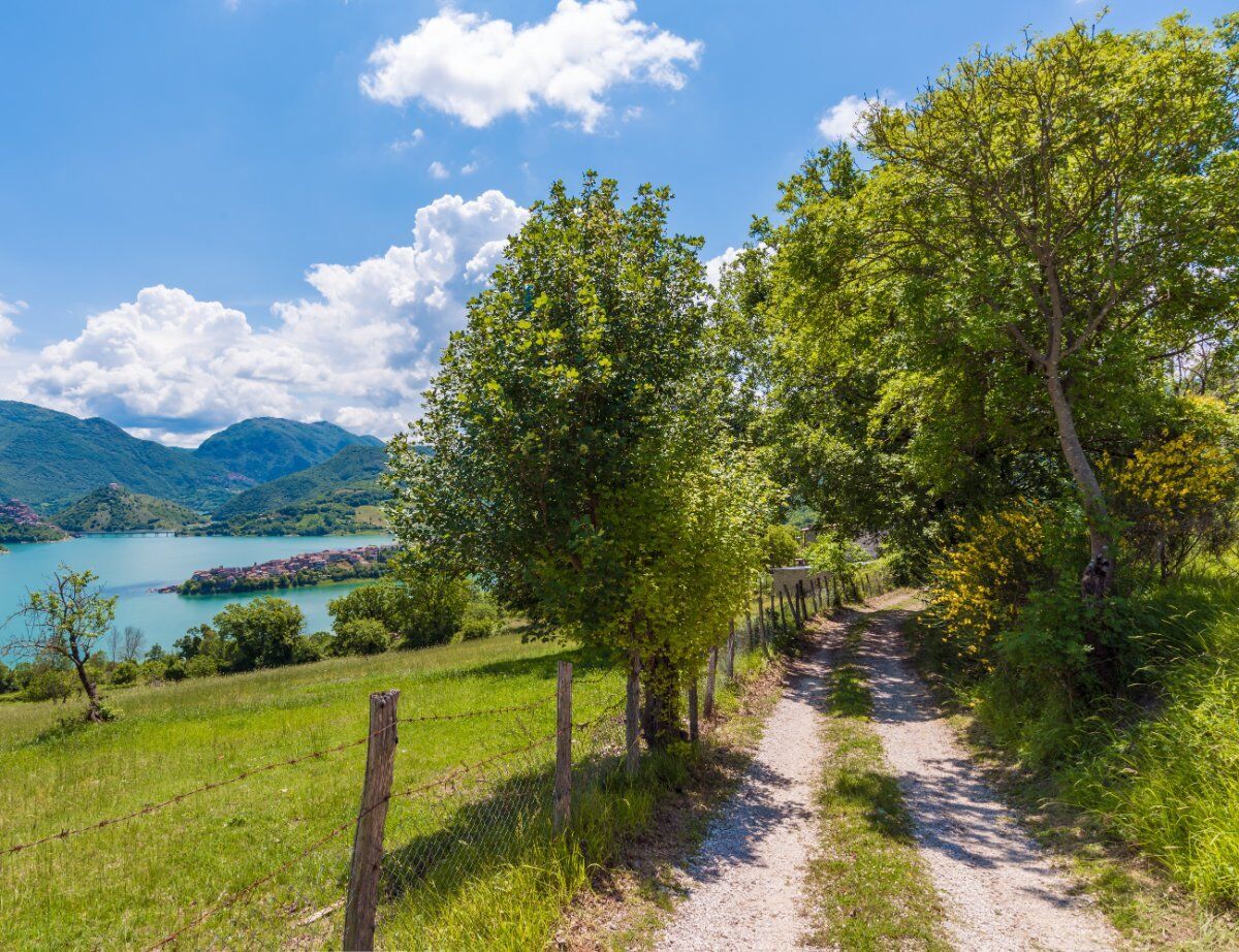 Passeggiata a Castel di Tora: la perla medievale del Lazio desktop picture