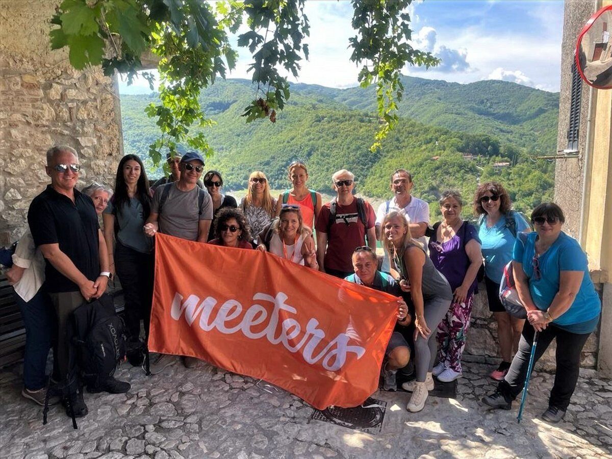 Passeggiata a Castel di Tora: la perla medievale del Lazio desktop picture