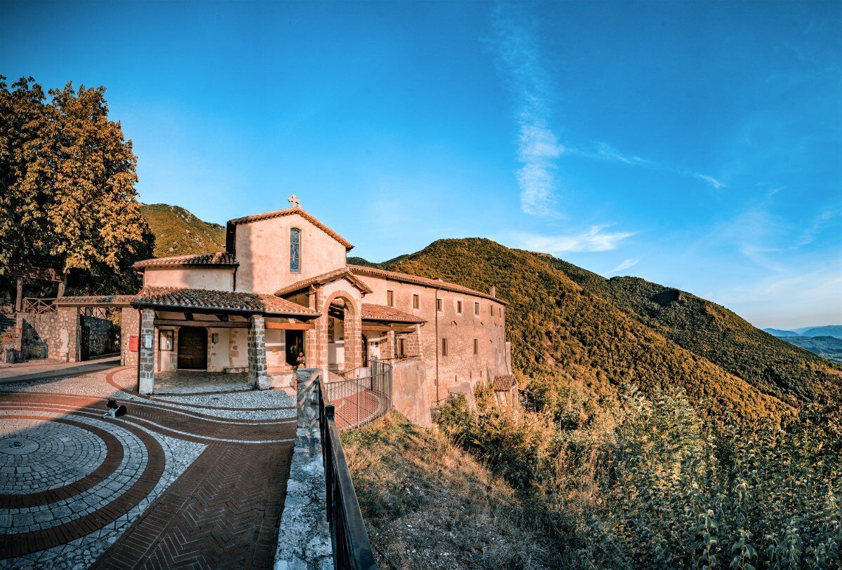 La Via di Francesco: Trekking sui passi del Santo di Assisi desktop picture