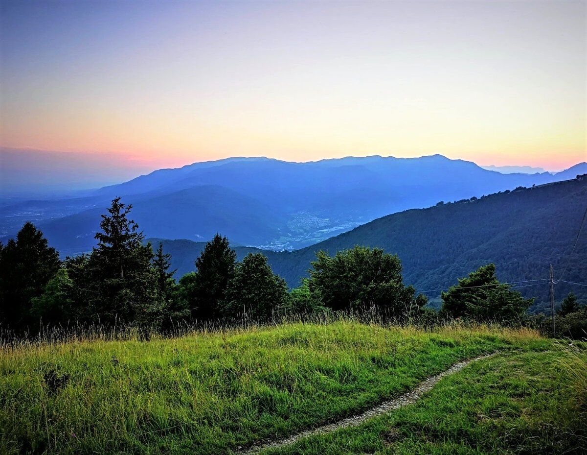 Notte di San Lorenzo: Trekking sotto le stelle a Monte Cesen Notte di San Lorenzo: Trekking sotto le stelle a Monte Cesen desktop picture