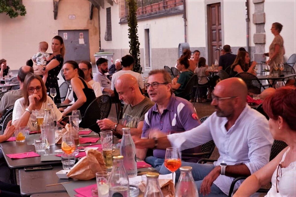 Lucca sotto le stelle: aperitivo sulle mura e visita guidata serale desktop picture