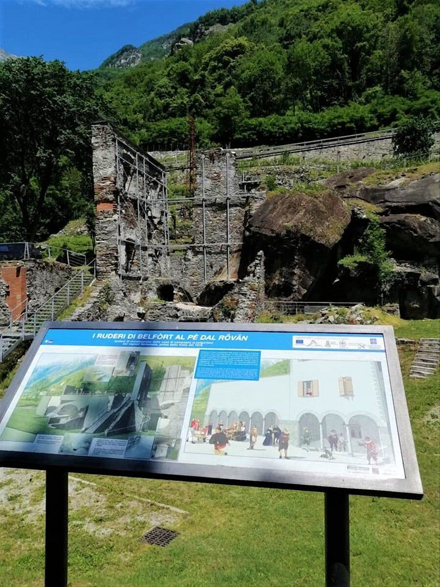 Trekking alle cascate dell'Acquafraggia con pranzo in crotto Trekking alle cascate dell'Acquafraggia con pranzo in crotto desktop picture
