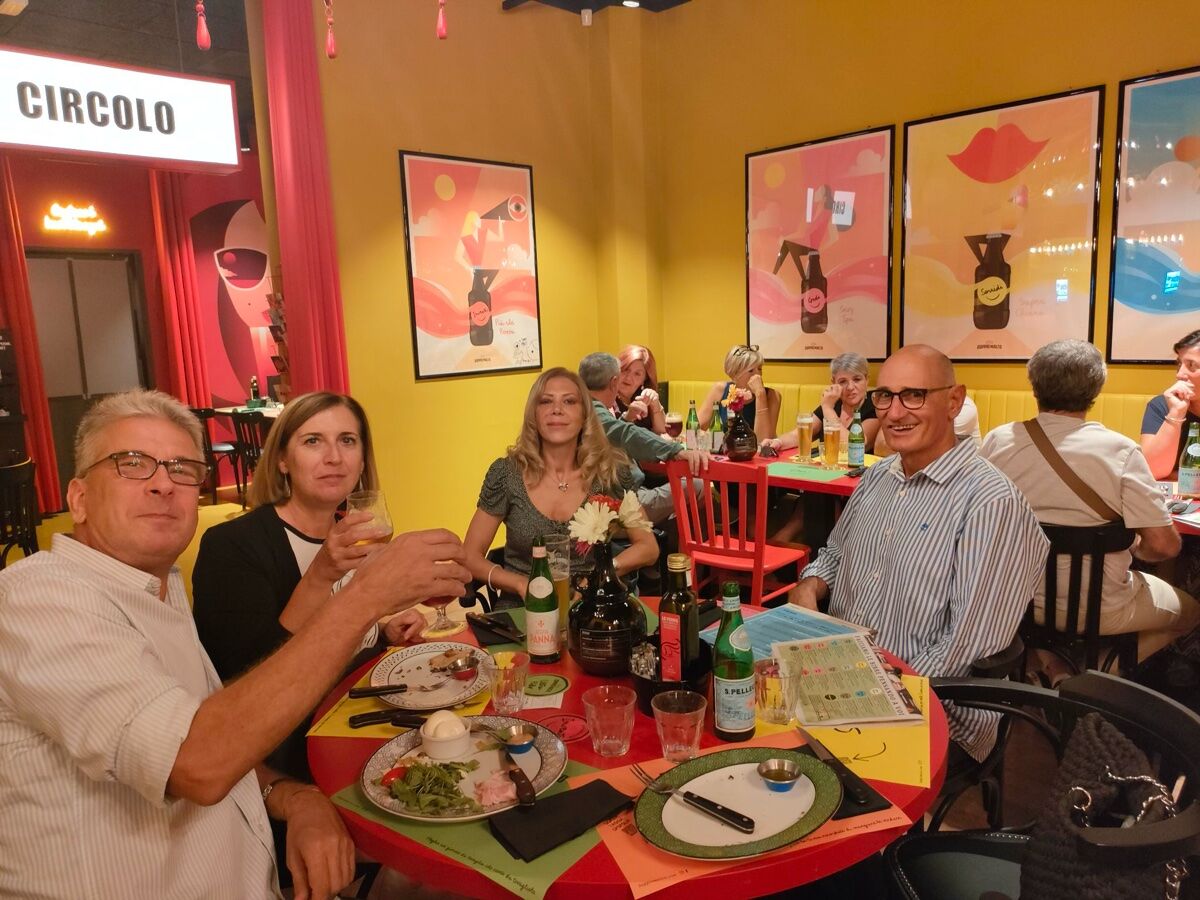 Serata alla birreria Doppio Malto di Milano Porta Romana Serata alla birreria Doppio Malto di Milano Porta Romana desktop picture