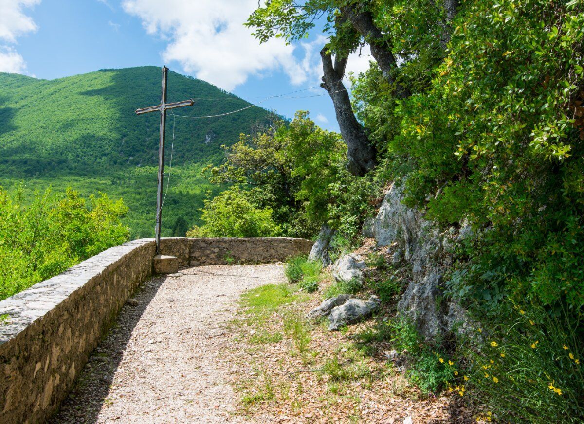 L’anello del Santuario di Greccio: un itinerario nella storia L’anello del Santuario di Greccio: un itinerario nella storia desktop picture