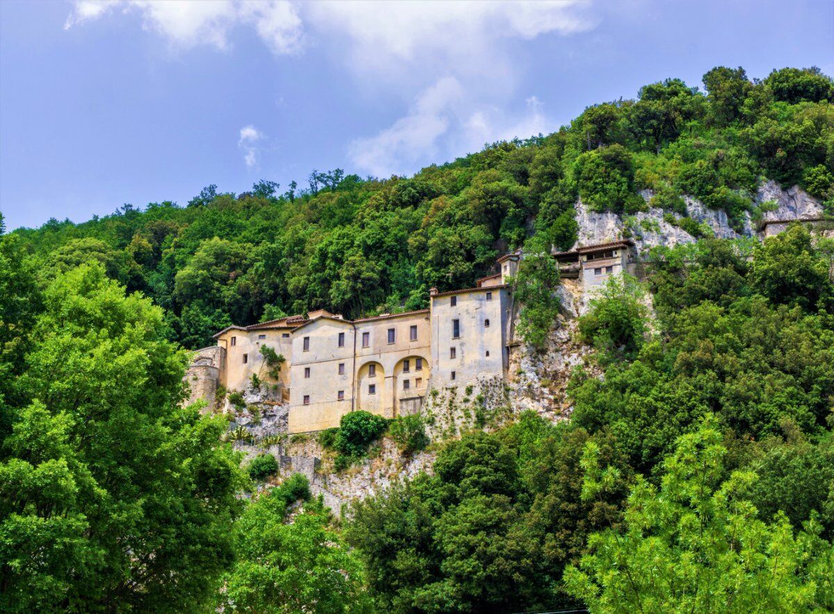 L’anello del Santuario di Greccio: un itinerario nella storia L’anello del Santuario di Greccio: un itinerario nella storia desktop picture