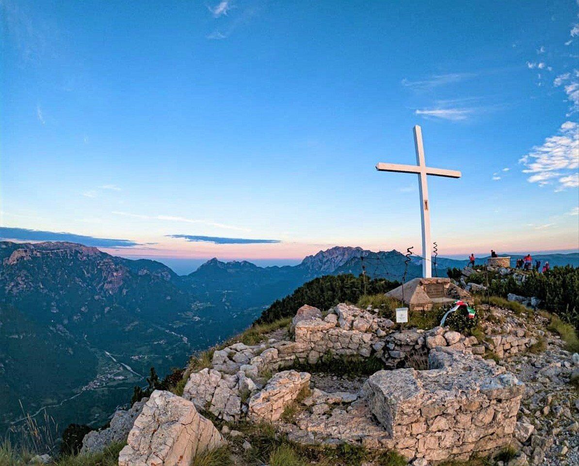 Notte di San Lorenzo: Escursione all'Osservatorio sul Monte Zugna Notte di San Lorenzo: Escursione all'Osservatorio sul Monte Zugna desktop picture