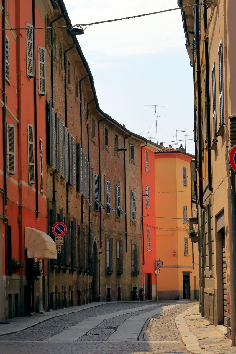 Piacenza la Primogenita: Tour tra chiese, mura e palazzi desktop picture