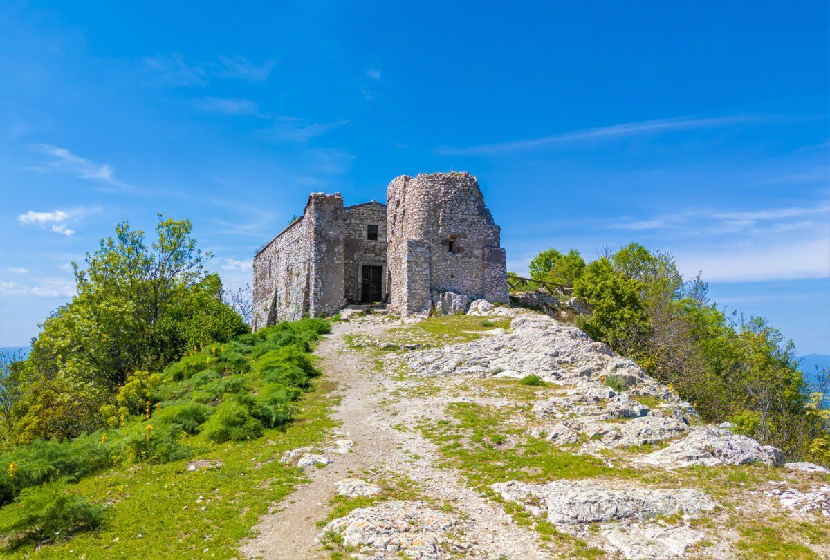 Il Monte Soratte: Camminata sulle tracce lasciate dall’uomo desktop picture