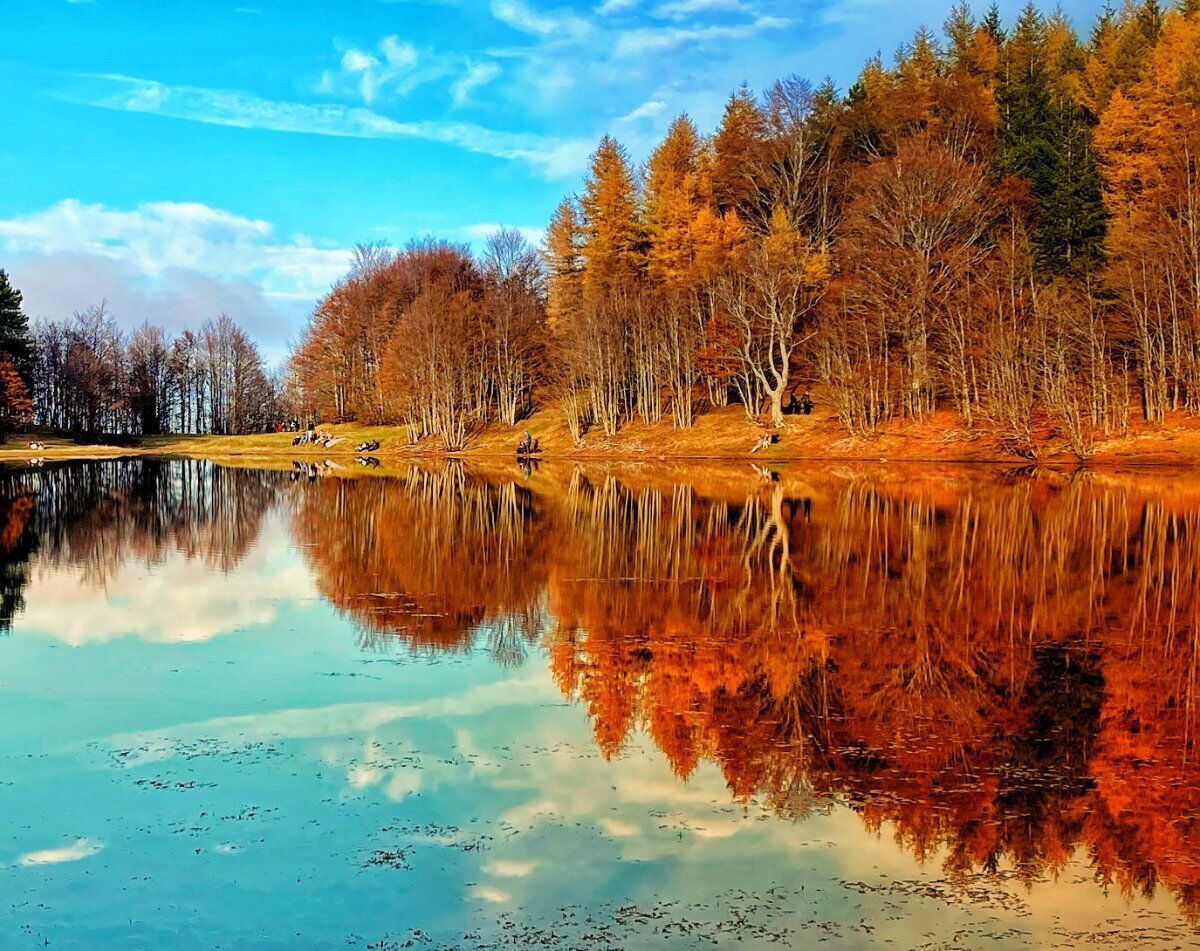 Trekking panoramico dal Lago Calamone al Monte Ventasso Trekking panoramico dal Lago Calamone al Monte Ventasso desktop picture