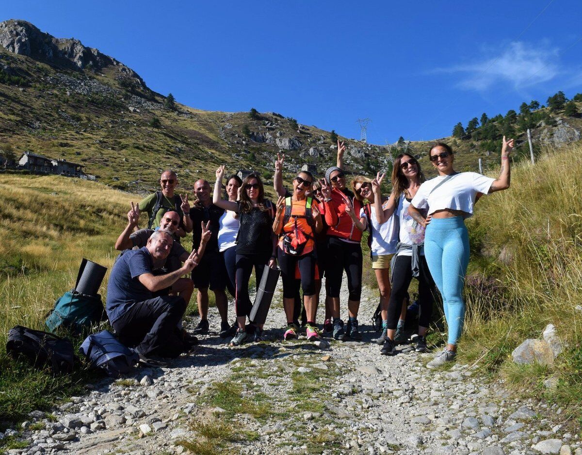 Yoga Vinyasa con vista mozzafiato sul Lago di Como Yoga Vinyasa con vista mozzafiato sul Lago di Como desktop picture