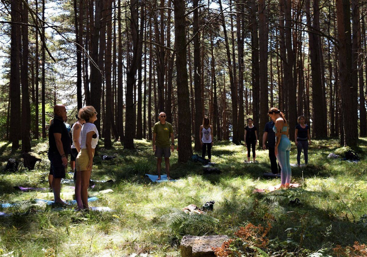 Yoga Vinyasa con vista mozzafiato sul Lago di Como Yoga Vinyasa con vista mozzafiato sul Lago di Como desktop picture