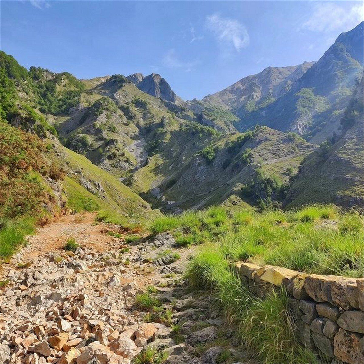L’antica Via Vandelli: Trekking nell'Appennino Tosco-Emiliano L’antica Via Vandelli: Trekking nell'Appennino Tosco-Emiliano desktop picture