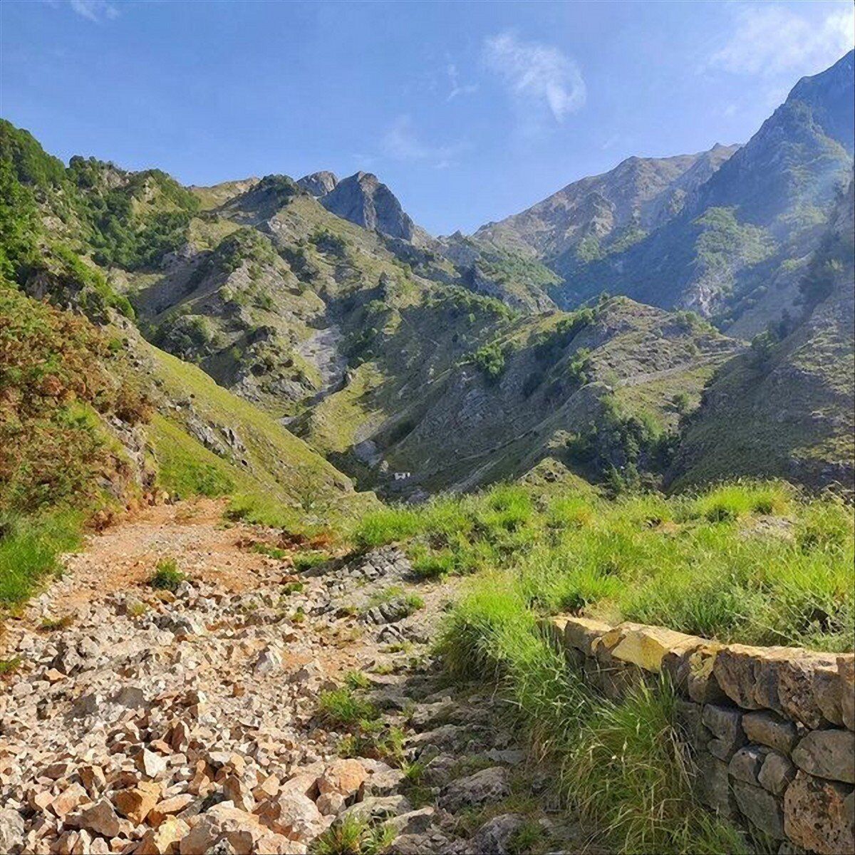 L’antica Via Vandelli: Trekking nell'Appennino Tosco-Emiliano desktop picture