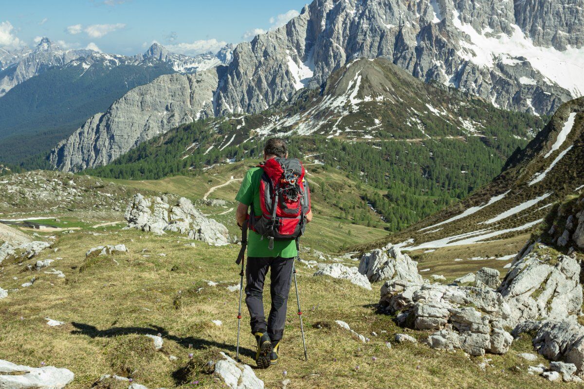 Trekking dal Mondeval al lago Federa: gemme delle Dolomiti Ampezzane desktop picture