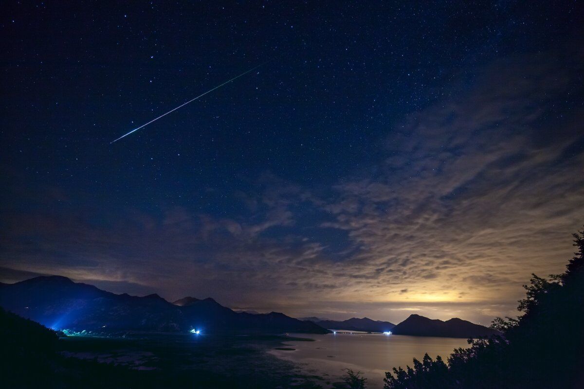 Camminata serale a Punta Leano: tra stelle luminose e scorci sul mare desktop picture