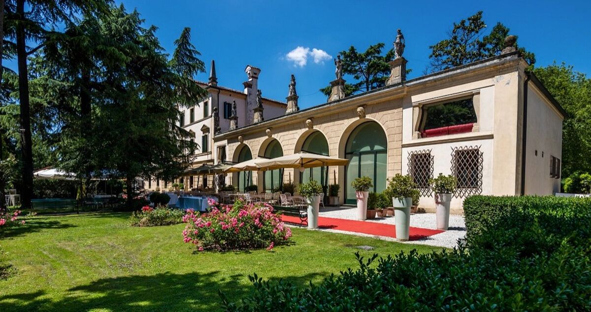 Serata con Cena di Pesce e Balli a bordo piscina in una Villa del 1800 desktop picture