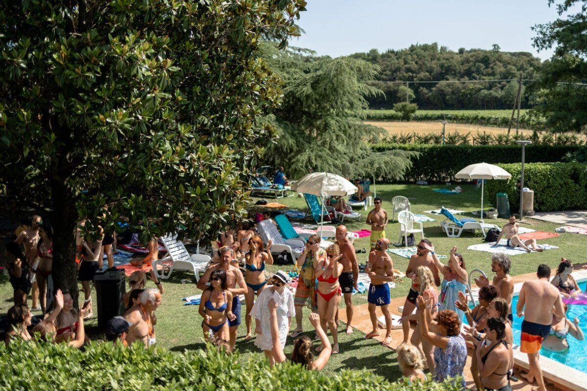 White Party e Festa in Piscina: fine settimana di Divertimento tra le Colline Toscane White Party e Festa in Piscina: fine settimana di Divertimento tra le Colline Toscane desktop picture
