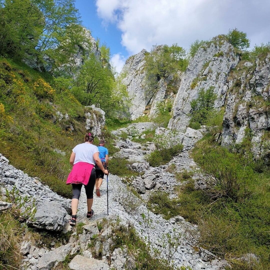 Trekking tra canyon e torrioni nel labirinto della Cornagera Trekking tra canyon e torrioni nel labirinto della Cornagera desktop picture