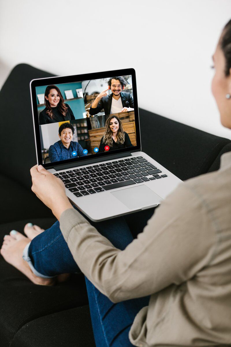 Benvenuti al Salotto Meeters: Incontri virtuali per migliorare se stessi Benvenuti al Salotto Meeters: Incontri virtuali per migliorare se stessi desktop picture