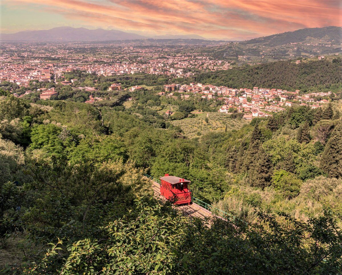 Tramonto a Montecatini: la celebre Funicolare e le Terme Tettuccio Tramonto a Montecatini: la celebre Funicolare e le Terme Tettuccio desktop picture