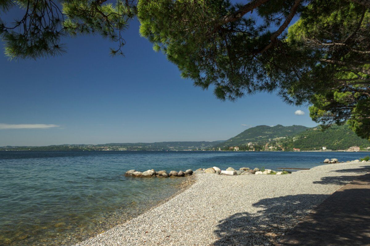 Emozionante Tour in Sup Elettrico sulle acque del Lago di Garda desktop picture