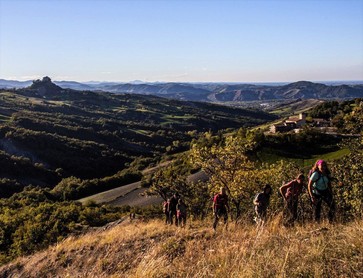 Escursione al Castello di Canossa alle magiche luci del tramonto Escursione al Castello di Canossa alle magiche luci del tramonto desktop picture