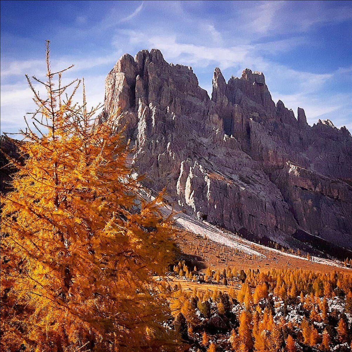 Magie d’autunno: Trekking fra le Gores de Federa e Croda da Lago Magie d’autunno: Trekking fra le Gores de Federa e Croda da Lago desktop picture