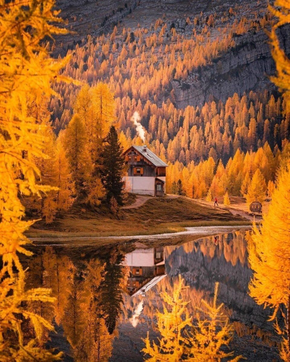 Magie d’autunno: Trekking fra le Gores de Federa e Croda da Lago desktop picture