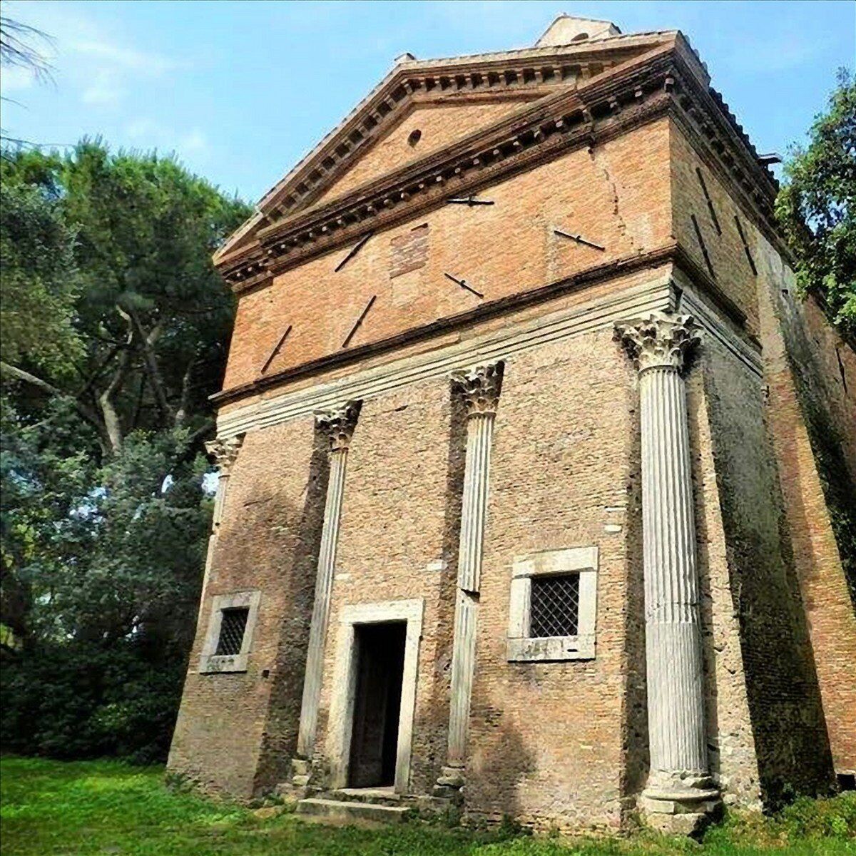 Passeggiata archeologica al tramonto nel Parco della Caffarella Passeggiata archeologica al tramonto nel Parco della Caffarella desktop picture