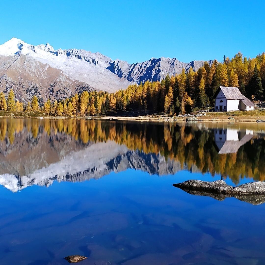 Trekking in Val Rendena: i Laghi di San Giuliano in veste autunnale desktop picture