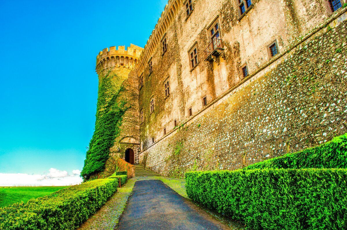 Tour guidato nel Medioevo: dal maestoso Castello al Borgo di Bracciano desktop picture