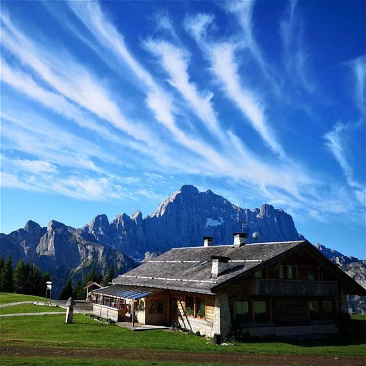 Trekking al chiaro di luna con cena sul Monte Fertazza desktop picture