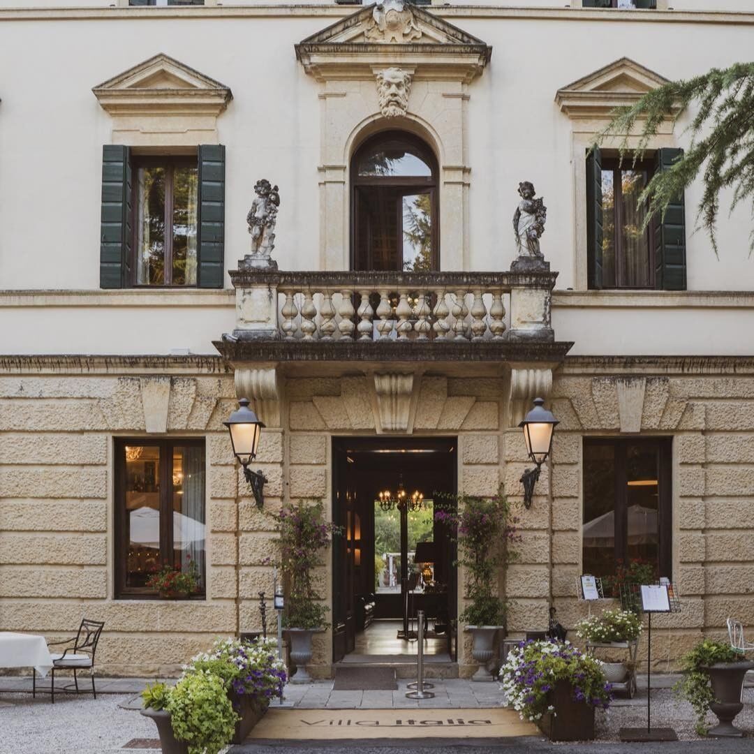 Serata tra pizza e musica a bordo piscina in una Villa del 1800 con Pernottamento in Hotel desktop picture