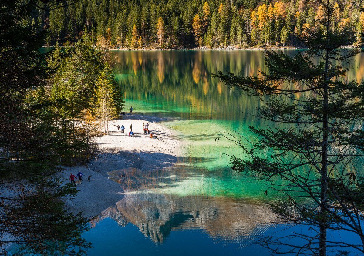 Incontriamoci al Lago di Tovel: Trekking e Foliage desktop picture